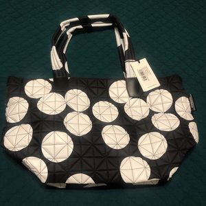 NWT Vee Collective Medium Tote